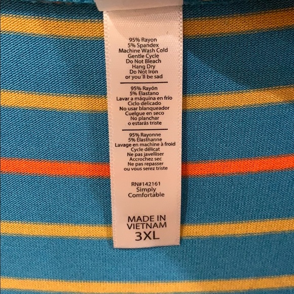 LuLa Roe plus size women’s V-neck top - Picture 5 of 6